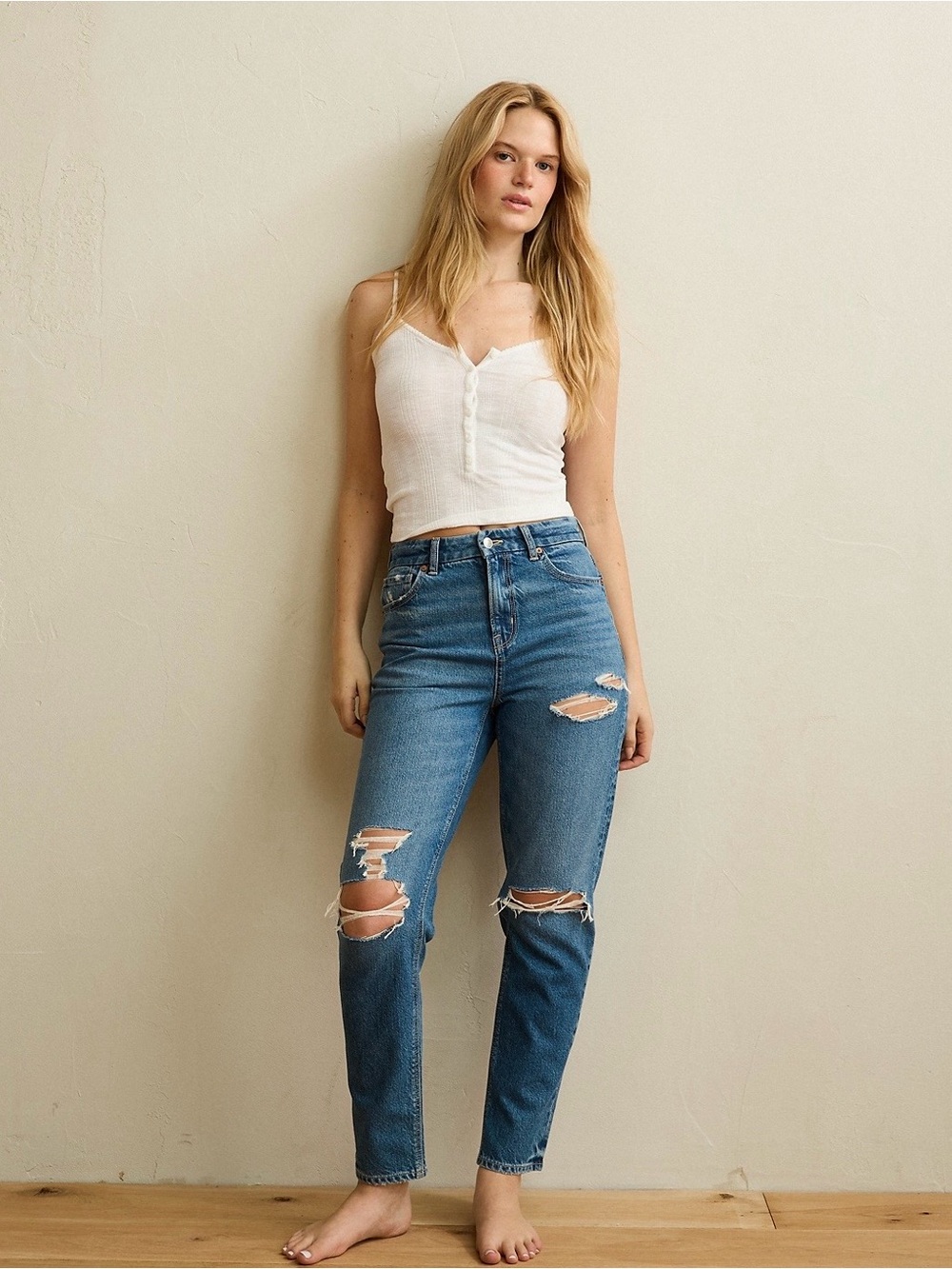 AE Strigid Curvy Ripped
Mom Jean
